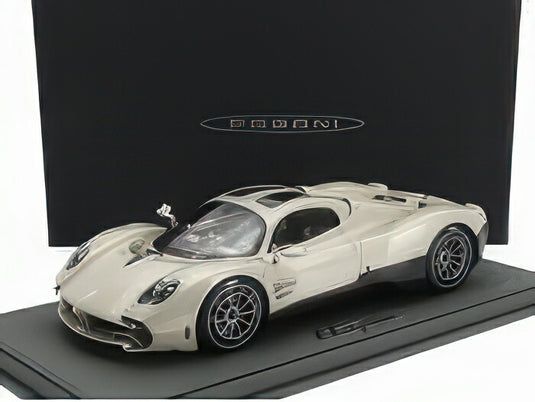 PAGANI ウトピア オプションカーボンファイバー 2022年モデル グリジオリナシメント ライトグレー/BBR-MODELS 1/18ミニカー
