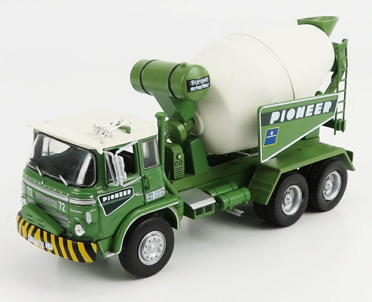 BARREIROSバレアロス ケンタウロス トラック コンクリートミキサー 3軸 1968 グリーンホワイト CAMIONES-Y-AUTOBUSES -ESPANOELS-SALVAT / EDICOLA 1/43 ミニカー