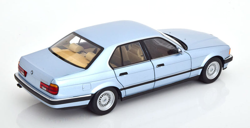 ギャラリービューアに画像をロードする, BMW 730i (E32) 1986 ライトブルーメタリック/ Minichamps 1/18
