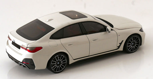BMW i4 M50 2022/ MINICHAMPS 1/18 ミニカー