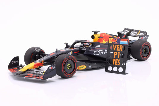 Verstappenフェルスタッペン Red Bullレッドブル RB19