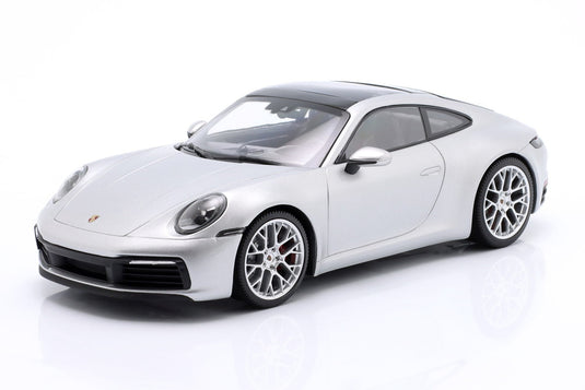 【予約】PORSCHE 911 992 CARRERA 4S クーペ 2023 シルバー / MINICHAMPS 1/18 ミニカー