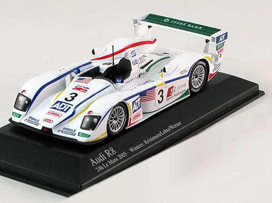 アウディR8 2005 / MINICHAMPS 1/43 ミニカー