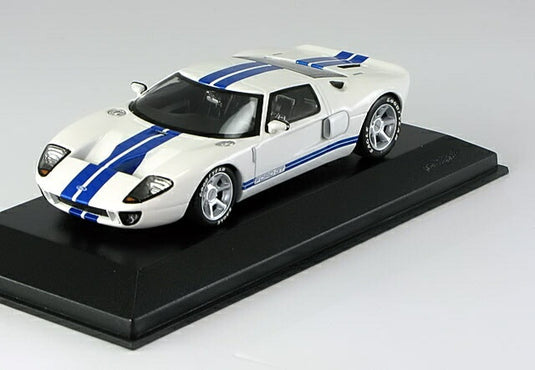 フォードGT 2004 ホワイト / MINICHAMPS 1/43 ミニカー