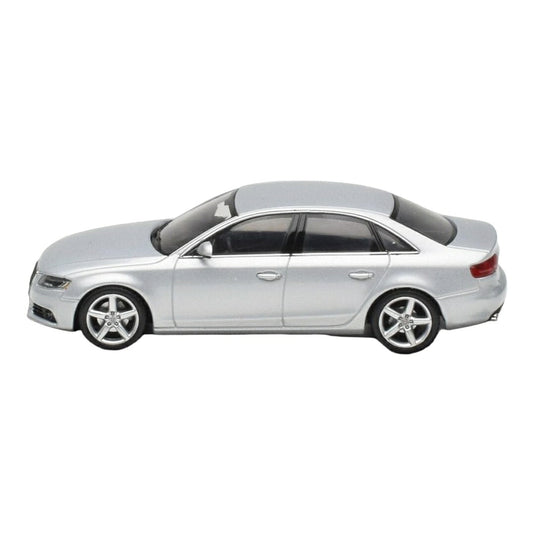 Audiアウディ A4 B8 3.2 クワトロ 2007 アイスシルバー / MINICHAMPS 1/43 ミニカー