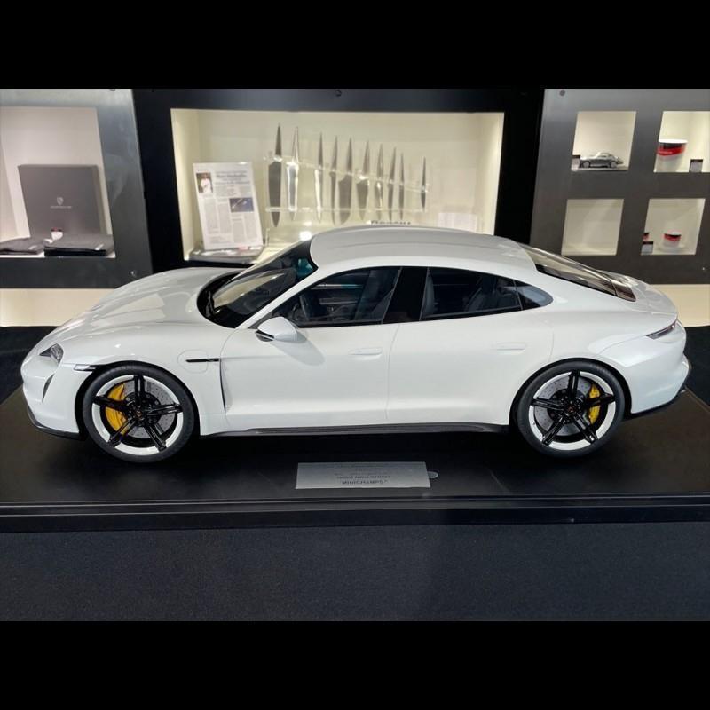 ギャラリービューアに画像をロードする, Porsche タイカン ターボS 2020年モデル ホワイト/Minichamps 1/8ミニカー ポルシェ特注
