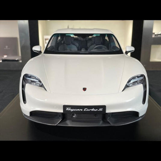 Porsche タイカン ターボS 2020年モデル ホワイト/Minichamps 1/8ミニカー ポルシェ特注