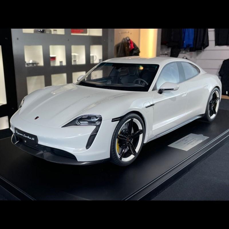 ギャラリービューアに画像をロードする, Porsche タイカン ターボS 2020年モデル ホワイト/Minichamps 1/8ミニカー ポルシェ特注
