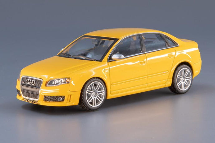 Audi RS4 2004 イエロー/ Maxichamps 1/43 ミニカー