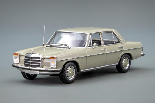 Mercedes-Benz 200 W114 1968 グレー/ Maxichamps 1/43 ミニカー