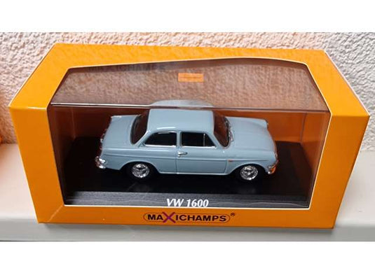 1966 Volkswagen 1600 ライトブルー/Maxichamps 1/43ミニカー