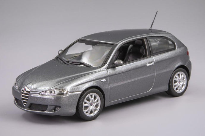 Alfa Romeo 147 2005 グレーメタリック/ Maxichamps 1/43 ミニカー
