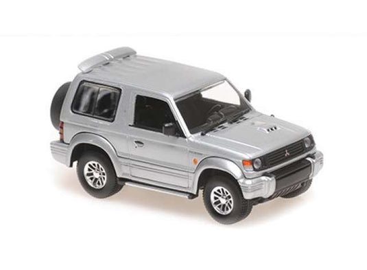 1991 Mitsubishi パジェロ SWB シルバー/Maxichamps 1/43ミニカー