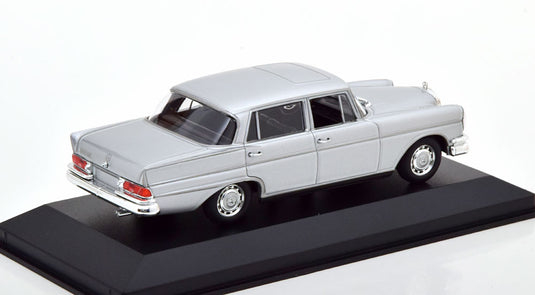 Mercedes 300 SE LWB 1963 限定500個/ MINICHAMPS 1/43 ミニカー