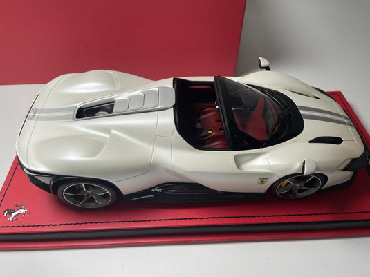 Ferrariフェラーリ Daytona SP3 Pearl White /MRコレクション 1/18 ミニカー