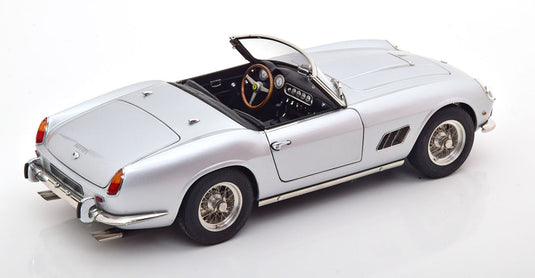 Ferrari 250 California Spyder 着脱式ハードトップ付 1960 限定2500個/ CMC 1/18 ミニカー