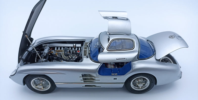 ギャラリービューアに画像をロードする, Mercedes-Benz 300 SLR Coup?, 1955, blue interior /CMC 1/18 ミニカー
