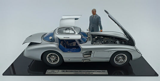 Mercedes Benz 300 SLR Coupe 1955 フィギュア アクリルベースプレート付き/ CMC 1/18