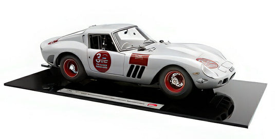 Ferrari 250 GTO CMC 30周年記念モデル/ CMC 1/18