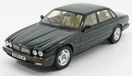 JAGUAR XJR 1995 グリーン/ Cult-Scale 1/18 模型