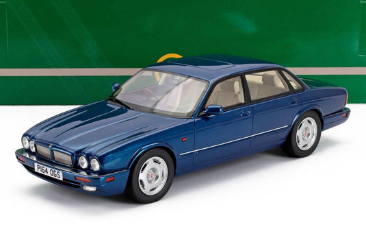 Jaguarジャガー XJR X300 RHD 1995 ダークブルーメタリック / Cult-Scale 1/18 ミニカー