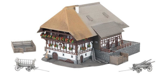 Nゲージ 鉄道模型 Faller 黒い森の農家 Anniversary model Black Forest farmhouse with 2 figures patinated