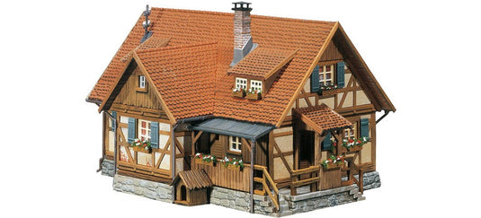 Nゲージ 鉄道模型 Faller Rural half-timbered house with roofed entries and with dormer windows