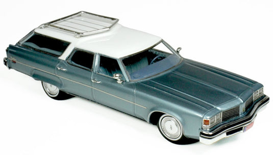 【予約】2026年発売予定Oldsmobileオールズモビル Custom Cruiserカスタムクルーザー SW ステーションワゴン 1976 ライトブルーホワイト / GOLDVARG 1/43 ミニカー