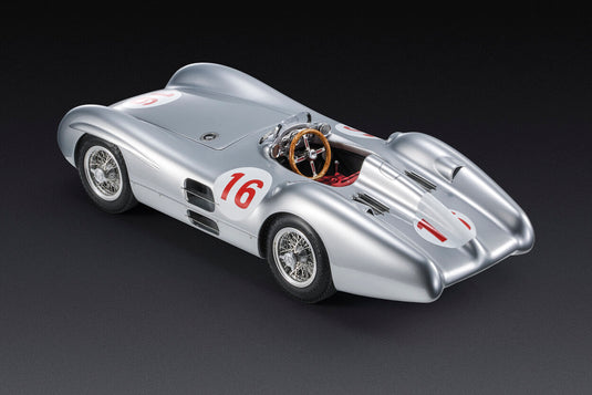 【予約】2025年発売予定MERCEDES BENZ  F1  W196R STREAMLINERS N 16 WINNER MONZA ITALY GP JUAN MANUEL FANGIO 1954 WORLD CHAMPION SILVER/GP Replicas 1/18ミニカー