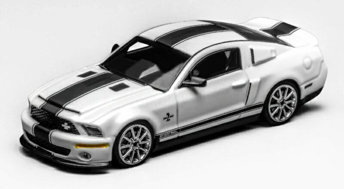 FORD マスタング シェルビー GT500 スーパースネーク クーペ 2007 ホワイト/ブラック / Greenlight 1/64 ミニカー