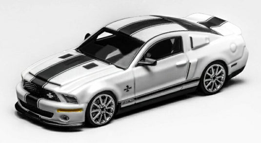 FORD マスタング シェルビー GT500 スーパースネーク クーペ 2007 ホワイト/ブラック / Greenlight 1/64 ミニカー