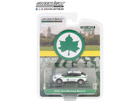 2023 フォード マスタング Mach-E NY公園管理局 ホワイト/グリーン / Greenlight 1/64 ミニカー