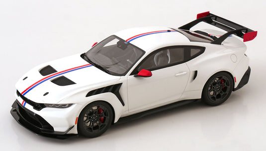 フォード マスタングGTD 2025 ホワイト レッド ブルー / GT SPIRIT 1/18 ミニカー