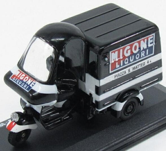 ピアジオ アペ B150 バン 酒造メーカー広告車 1954 ブラック/ホワイト プラモデルキット/ ITALERI 1/32 模型