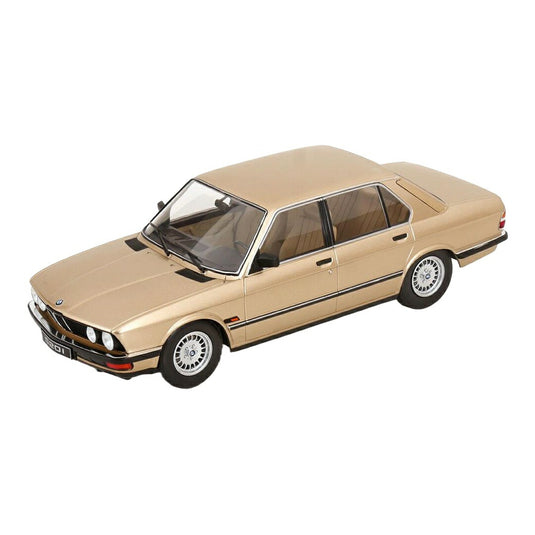 BMW 528i E28 1987 ライトゴールドメタリック / IXO 1/18 ミニカー