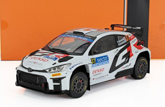 TOYOTA ヤリス GR RALLY1 チーム トヨタ N 37 ラリーフィンランド 2024 山本 耀元 M.サルミネン ホワイト/ IXO 1/18 ミニカー