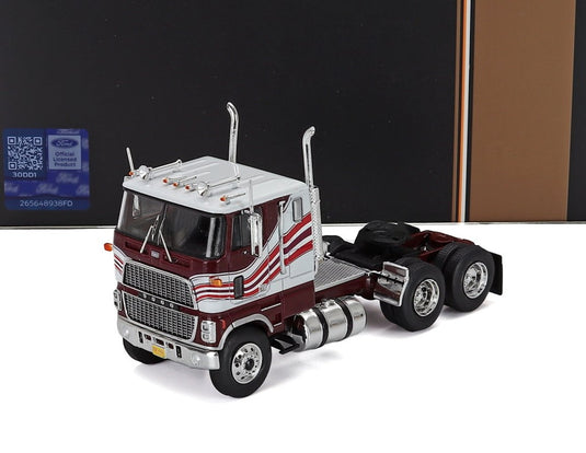 FORD USA CL 9000 トラクター トラック 3軸 1976 ホワイト レッド / IXO 1/64 ミニカー
