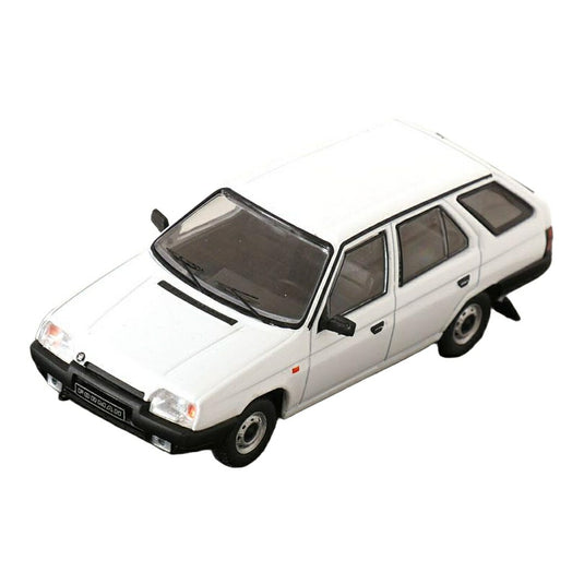 シュコダ Forman 1990 ホワイト / IXO 1/43 ミニカー