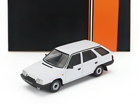 SKODA フォルマン SW ステーションワゴン 1990 ホワイト/ IXO 1/43 ミニカー