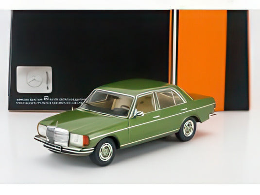 Mercedes 240D 1976 グリーン IXOCLC587N.22 / IXO 1/43 ミニカー