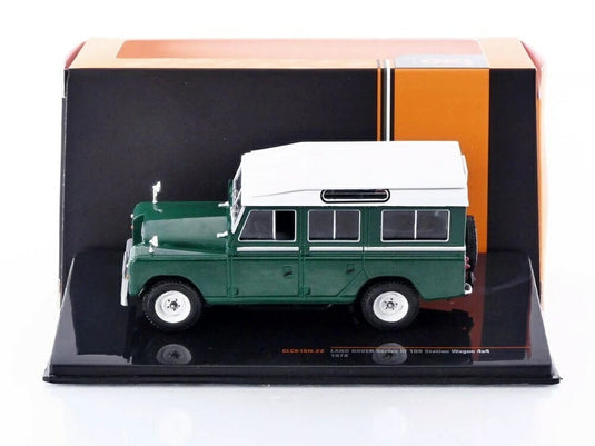 ランドローバー シリーズIII 109 ステーションワゴン 1978 グリーン / IXO 1/43 ミニカー