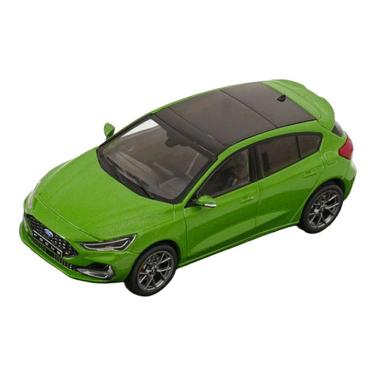 フォード Focus ST 2022 グリーンメタリック / IXO 1/43 ミニカー
