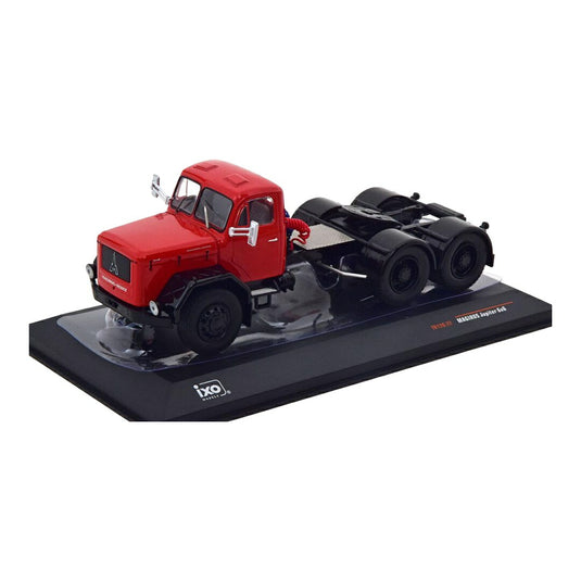 マギルス・ドゥーツ Jupiter 6x6 牽引車両 レッド / IXO 1/43 ミニカー
