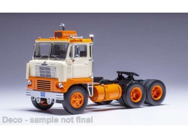 1960 White 7400 ベージュ／オレンジ/ IXO  1/43 ミニカー