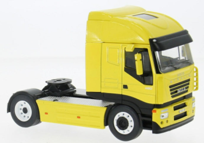 【予約】IVECO ストラリス トラクタートラック 2軸 2002 イエロー / IXO 1/43 ミニカー