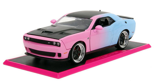 2015 Dodge Challenger SRT Hellcat ピンク/ブルー グラデーション ベース付き ミニカー / JADA 1/24