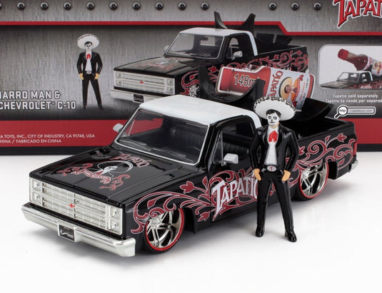 CHEVROLETシボレー C 10 ピックアップ TAPATIO 1985 チャロフィギュア付き ブラックホワイト TV SERIES / JADA 1/24 ミニカー