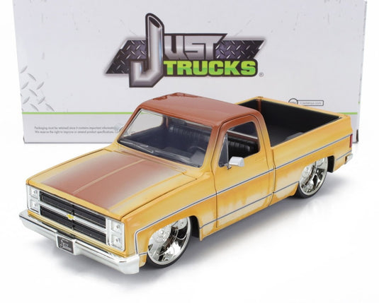 CHEVROLETシボレー C10 ピックアップカスタム 1985 2トーンクリームブラウン / JADA 1/24 ミニカー