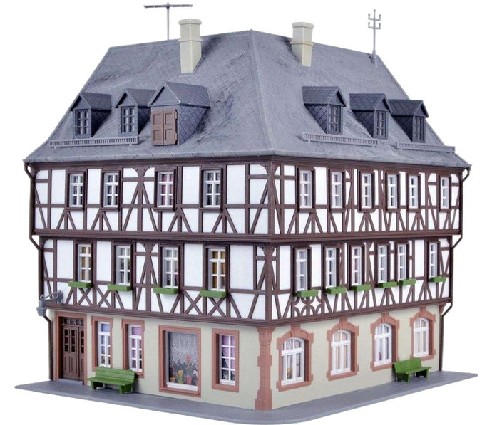 ミルテンベルクの木骨造り角家 38904 / Kibri 1/87 建設機械模型 工事車両