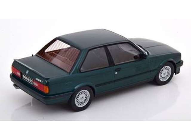 ギャラリービューアに画像をロードする, 1987 BMW 325i E30M-Package, dark green metallic/KK-SCALE 1/18ミニカー
